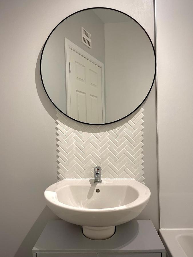 2-bedroom Apartment, * Montrose